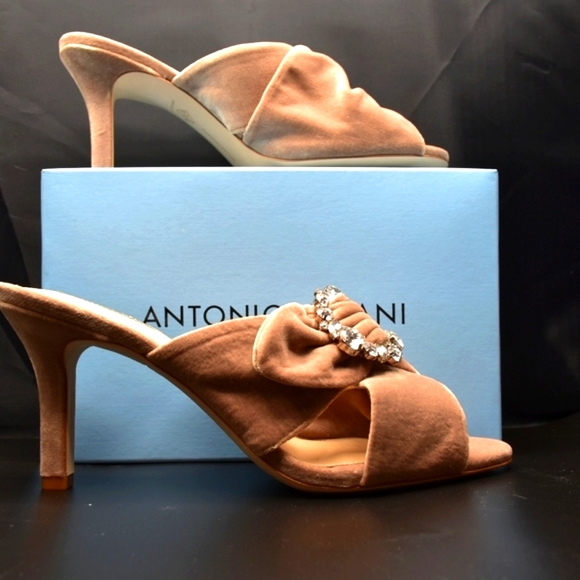 NEW Antonio Melani Heels, Size 11, NIB - Picture 2 of 7